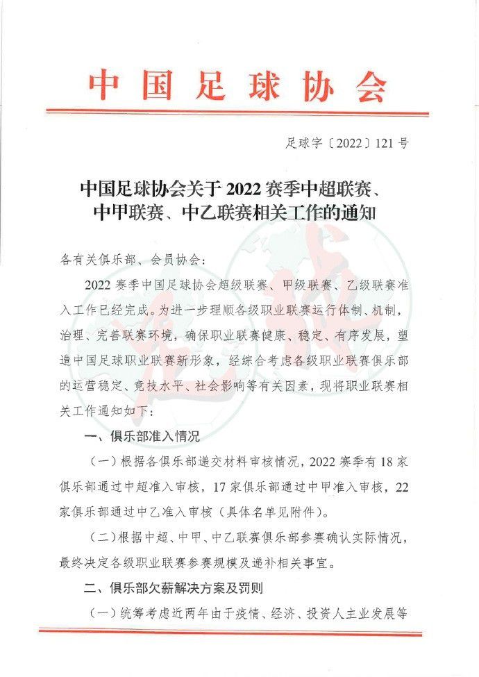 海报中，身穿护士服白大褂的王敏佳在药房抓药，穿着学生装的陈鹏斜跨背包，两人更牵手在铺满银杏落叶的路上尽情奔跑；身穿飞行服的沈光耀行走在机场停机坪，一身西装革履的张果果则出现在办公室，自信满满；身着学士袍、戴着眼镜的吴岭澜在讲台前授课，台下还坐着专心致志听讲的学生沈光耀